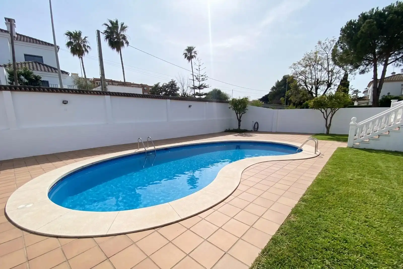 Swimming pool of Houses for sale in Algeciras