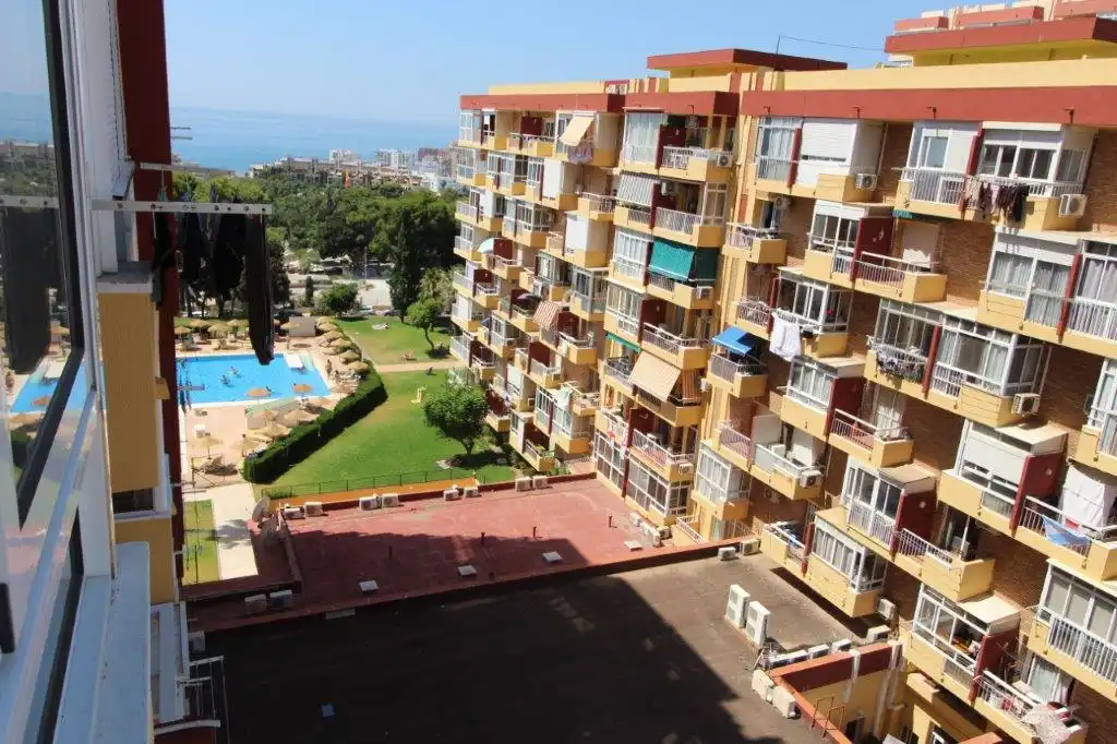 Habitación de Apartamento en venta en Benalmádena con Aire acondicionado, Terraza y Amueblado