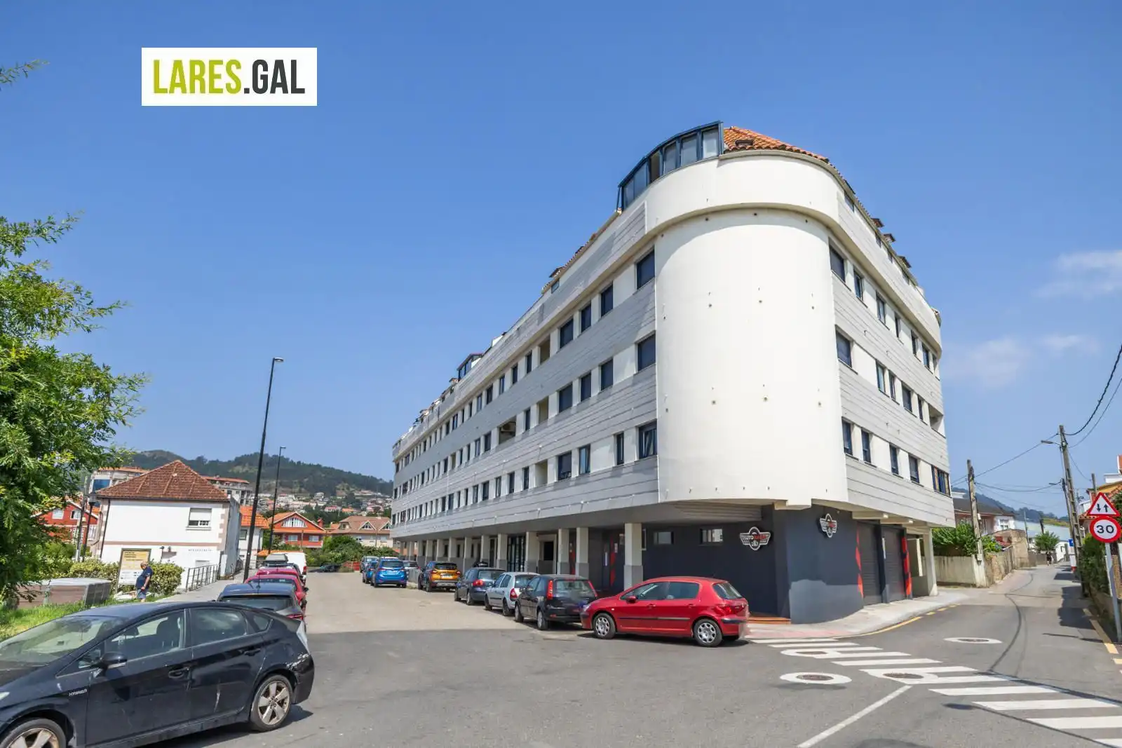 Vista exterior de Piso en venta en Cangas  con Trastero