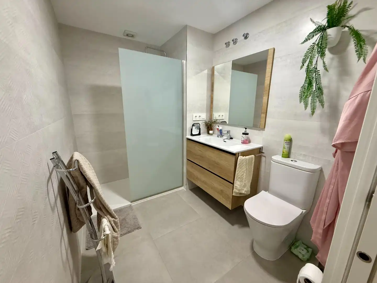 Baño de Piso en venta en Torrevieja con Calefacción, Terraza y Amueblado