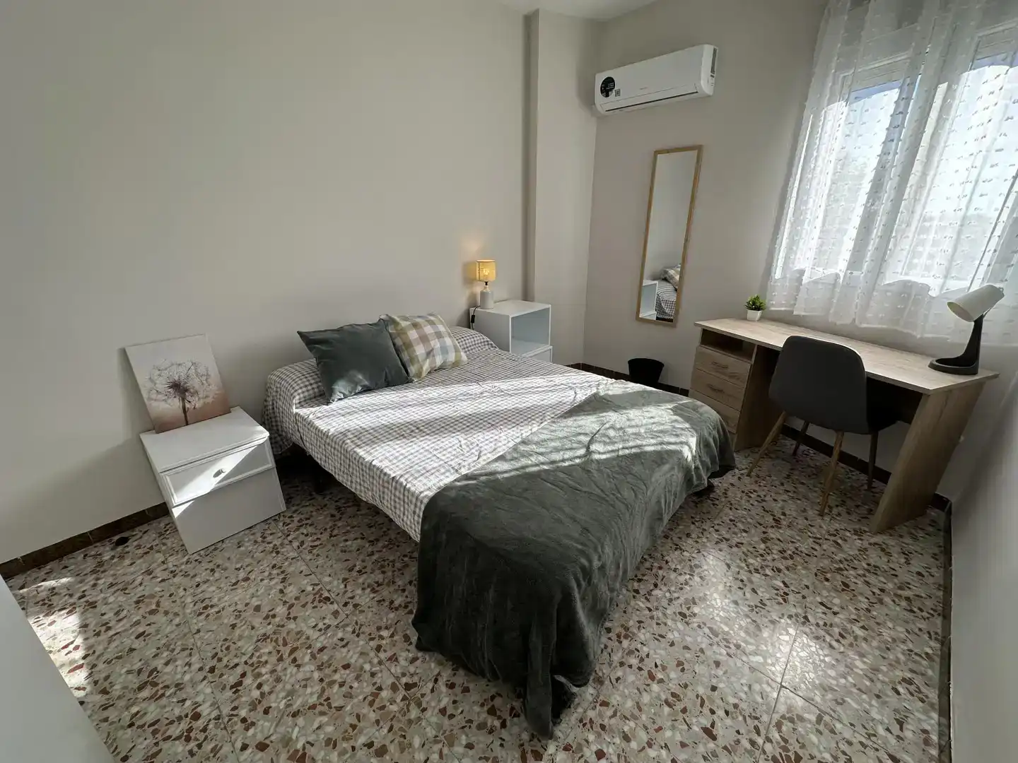 Bedroom of Flat for share in Alcázar de San Juan  with Air Conditioner, Furnished and Balcony