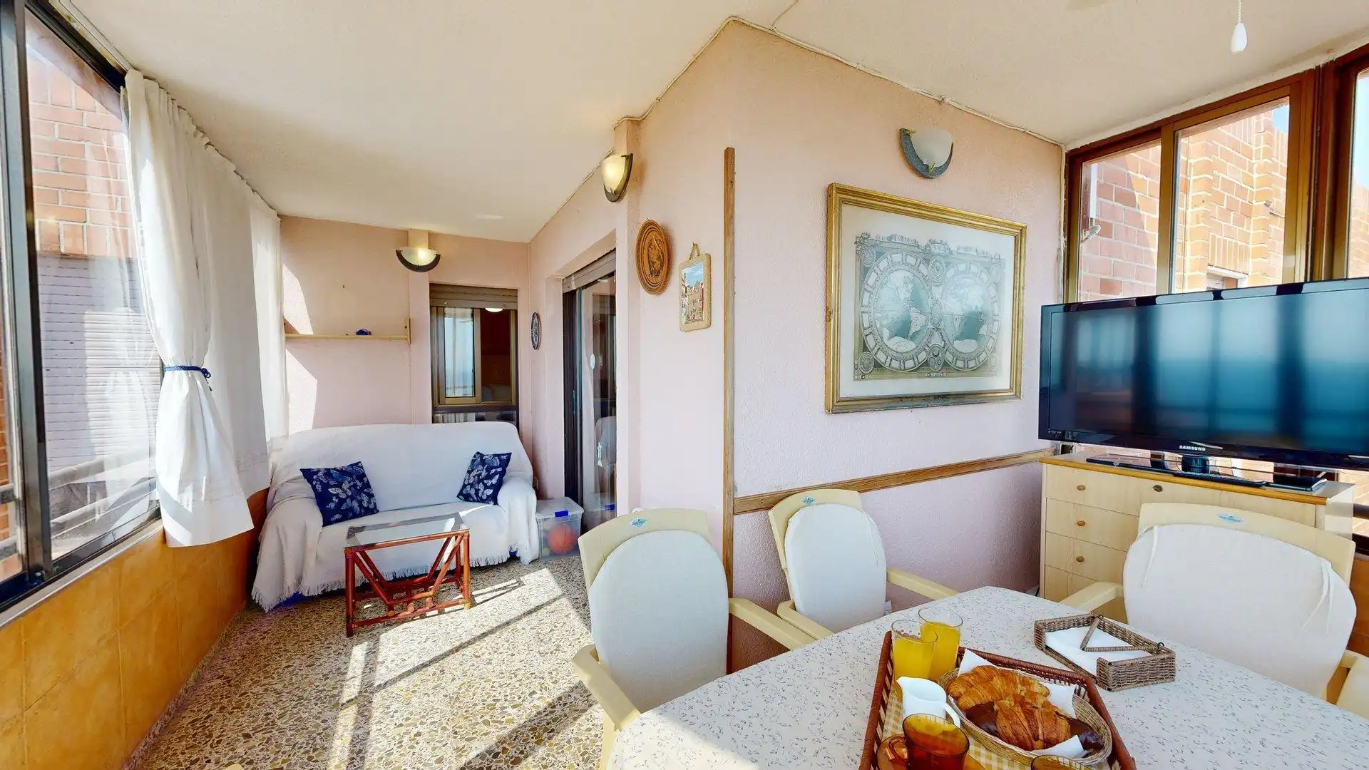 Menjador de Apartament de lloguer en Elche / Elx amb Aire condicionat, Calefacció i Jardí privat