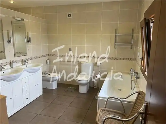 Baño de Casa adosada en venta en Alcalá la Real con Terraza y Internet