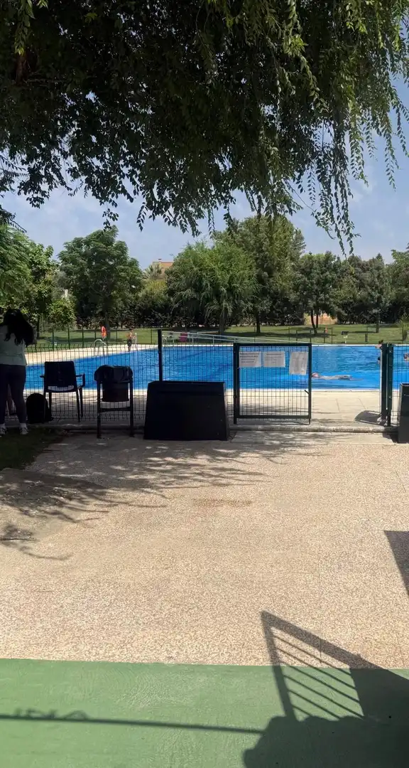 Piscina de Edificio en venta en Castilblanco de los Arroyos
