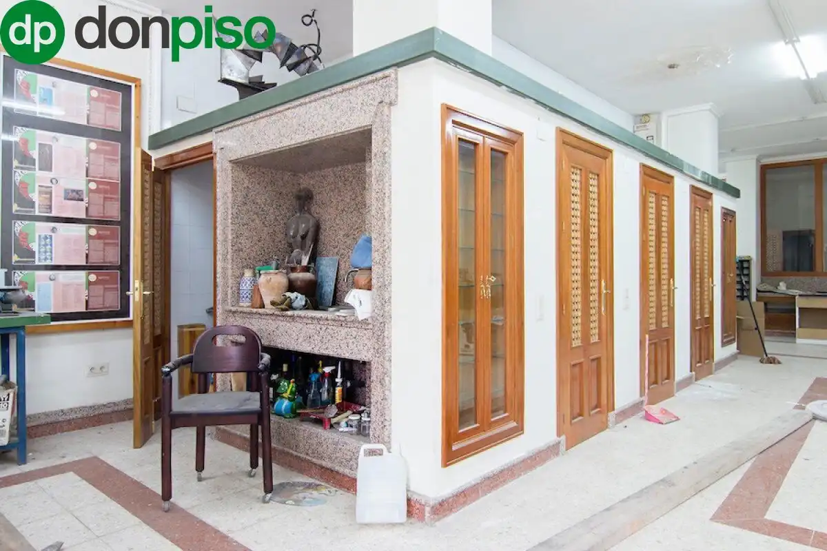 Local en venta en Granada con Amueblado
