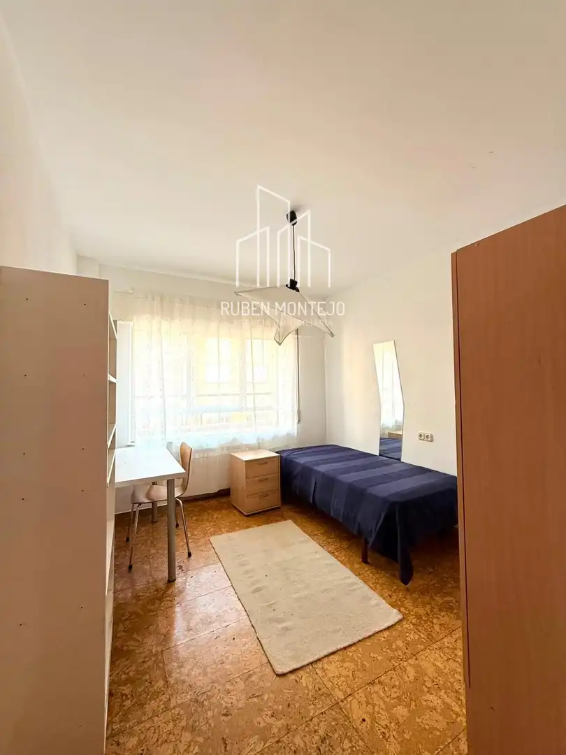 Schlafzimmer von Wohnung zur Miete in Salamanca mit Heizung, Terrasse und Möbliert