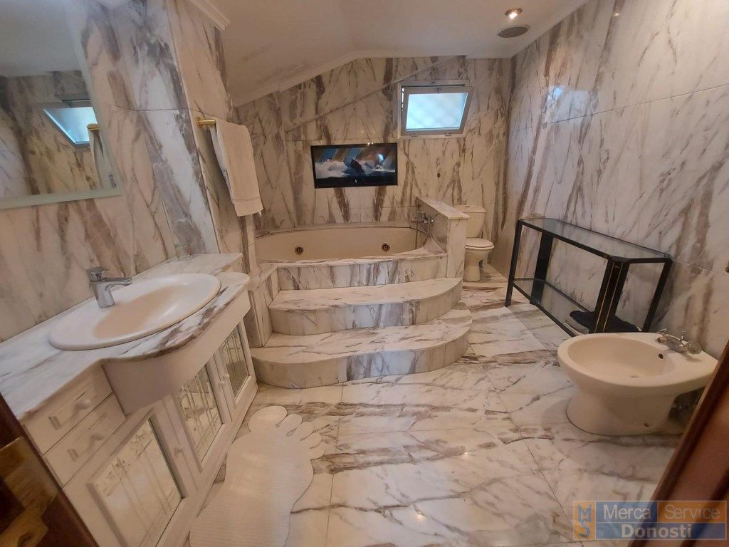 Flat for sale in Intxaurrondo