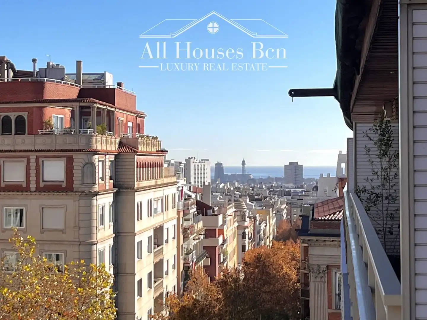 Vista exterior de Àtic en venda en Barcelona amb Aire condicionat, Calefacció i Terrassa