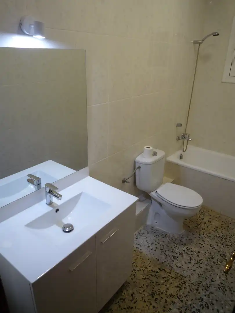 Baño de Piso de alquiler en Barcelona con Horno