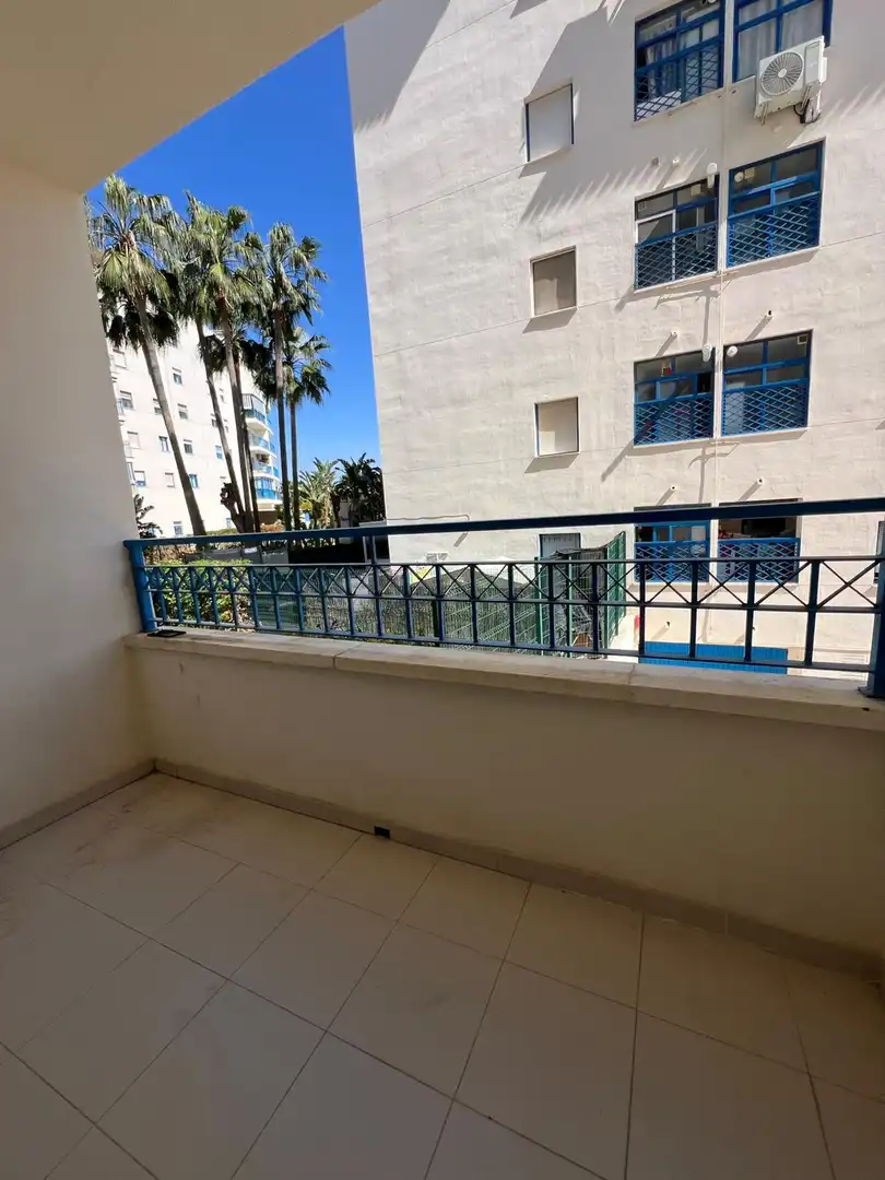 Vista exterior de Apartament en venda en Estepona amb Terrassa, Piscina i Piscina comunitària
