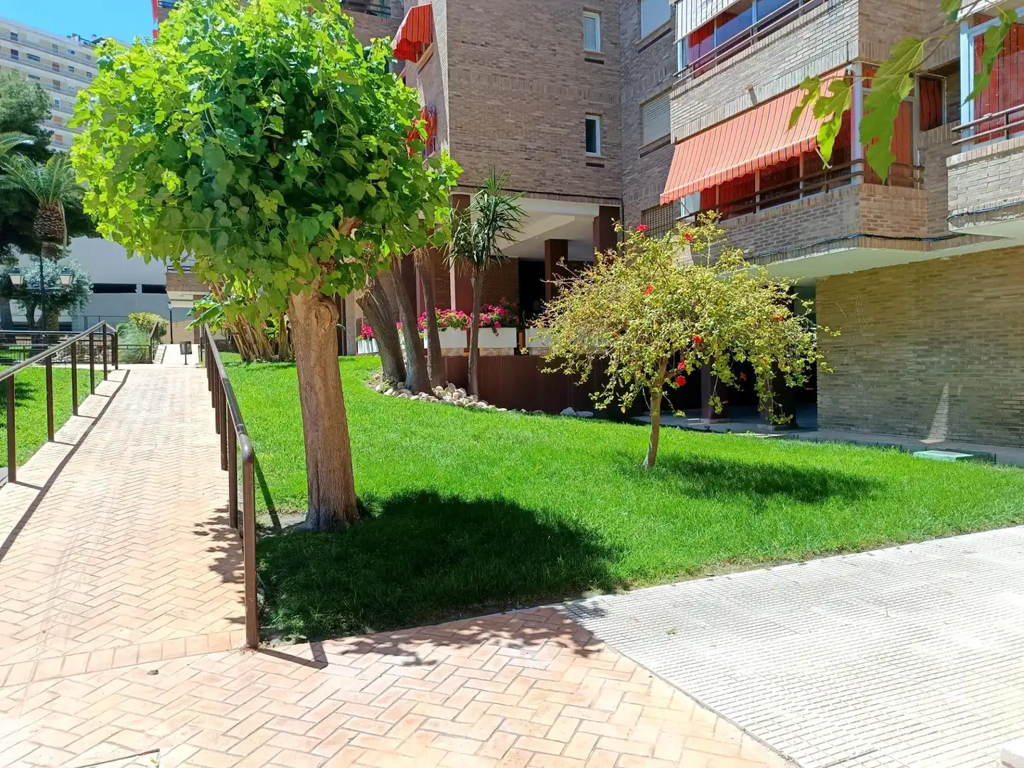 Außenansicht von Wohnungen zum Verkauf in Alicante / Alacant mit Klimaanlage, Heizung und Alarm