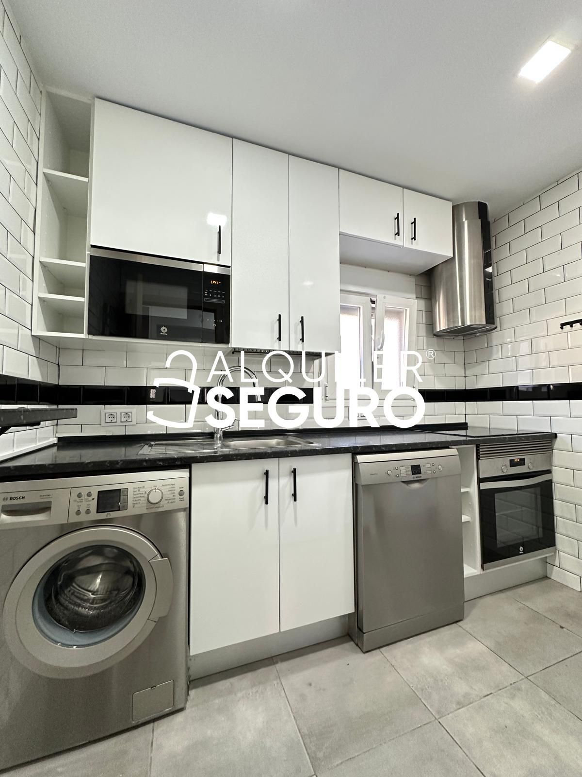 Kitchen of Flat to rent in  Madrid Capital  with Heating, Terrace and Storage room