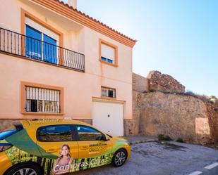Vista exterior de Casa o xalet en venda en Huéneja amb Terrassa i Balcó