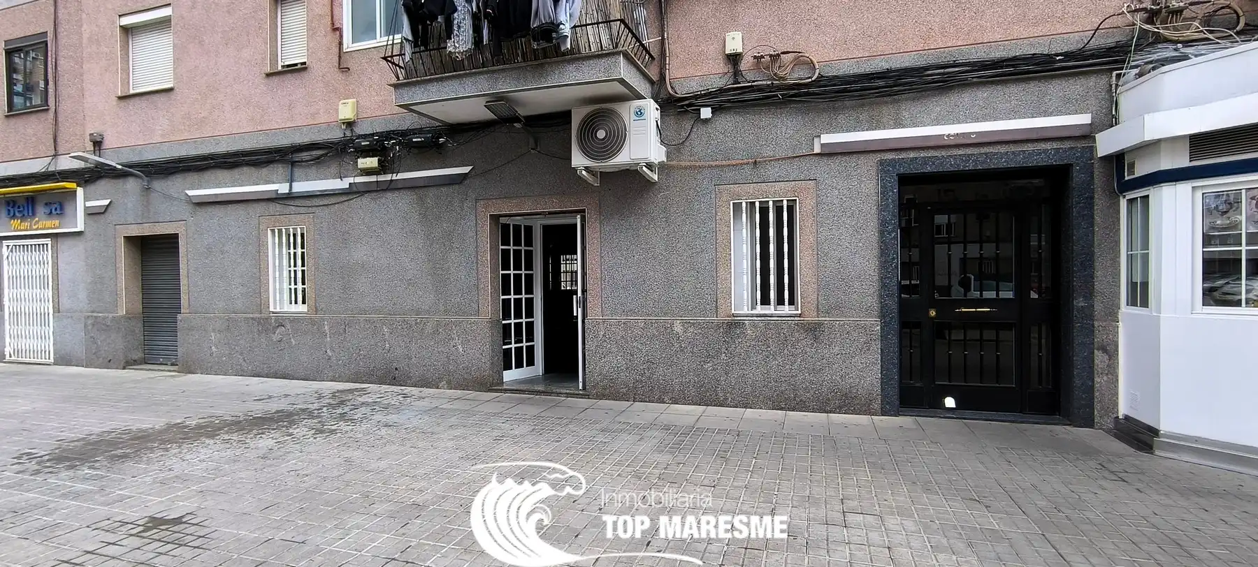 Außenansicht von Geschaftsraum zum Verkauf in Sant Adrià de Besòs mit Klimaanlage, Heizung und Terrasse