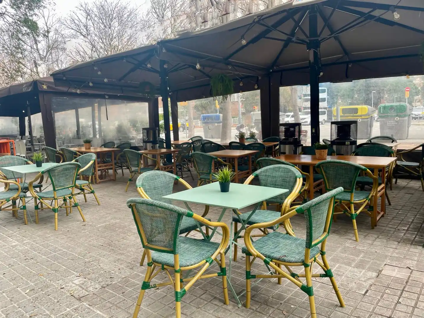 Terraza de Local en traspaso en Barcelona con Aire acondicionado, Terraza y Amueblado