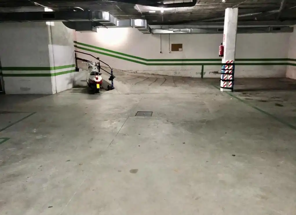 Parking for sale in C/ Bruc, imagen 5
