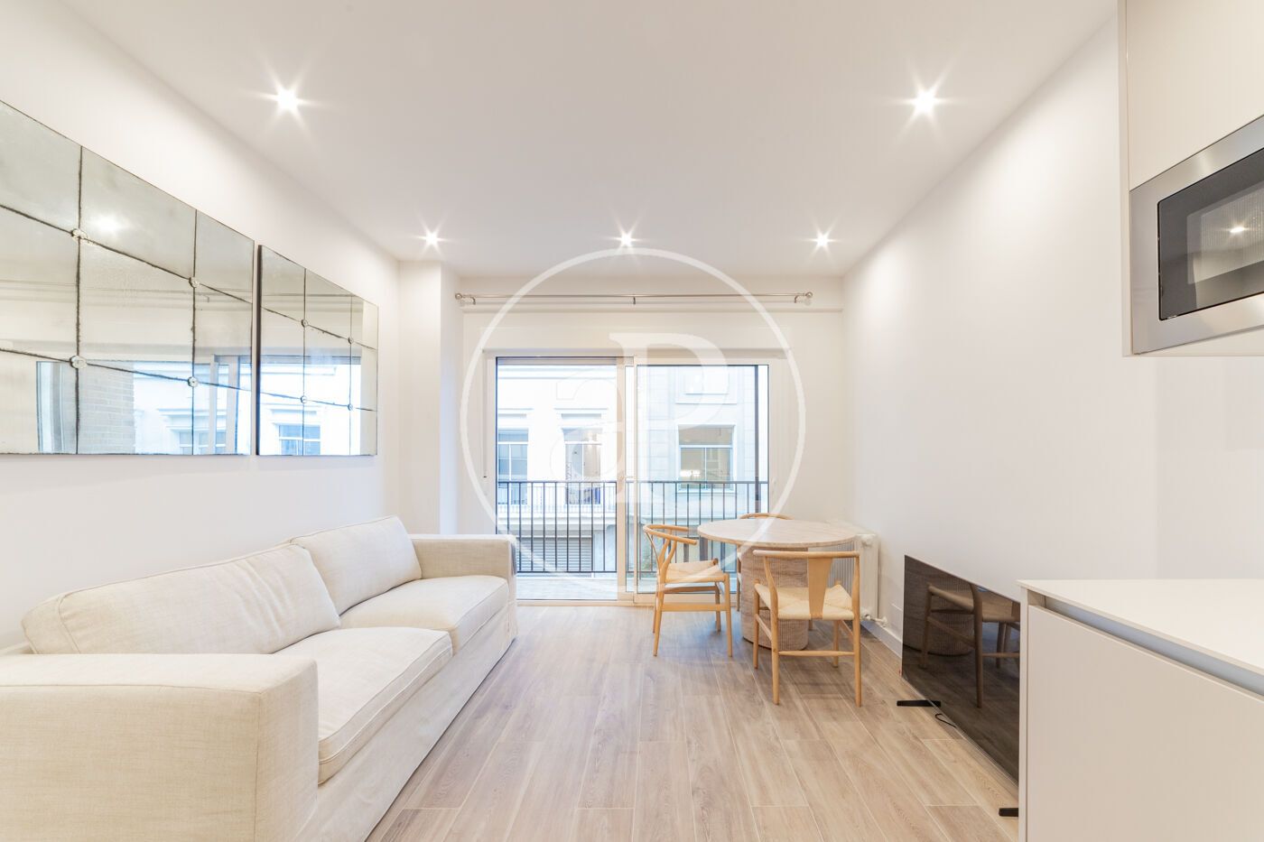 Exterior view of Flat to rent in  Madrid Capital  with Air Conditioner, Heating and Furnished