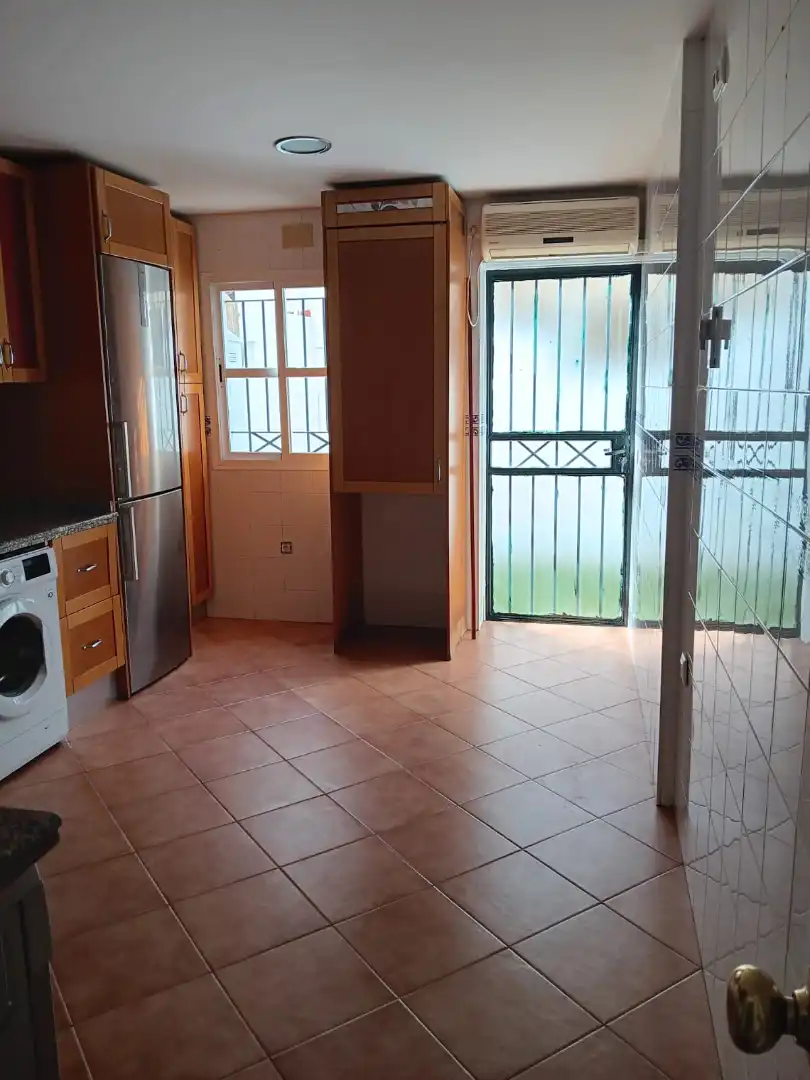 Cocina de Casa adosada de alquiler en Castilleja de la Cuesta con Aire acondicionado