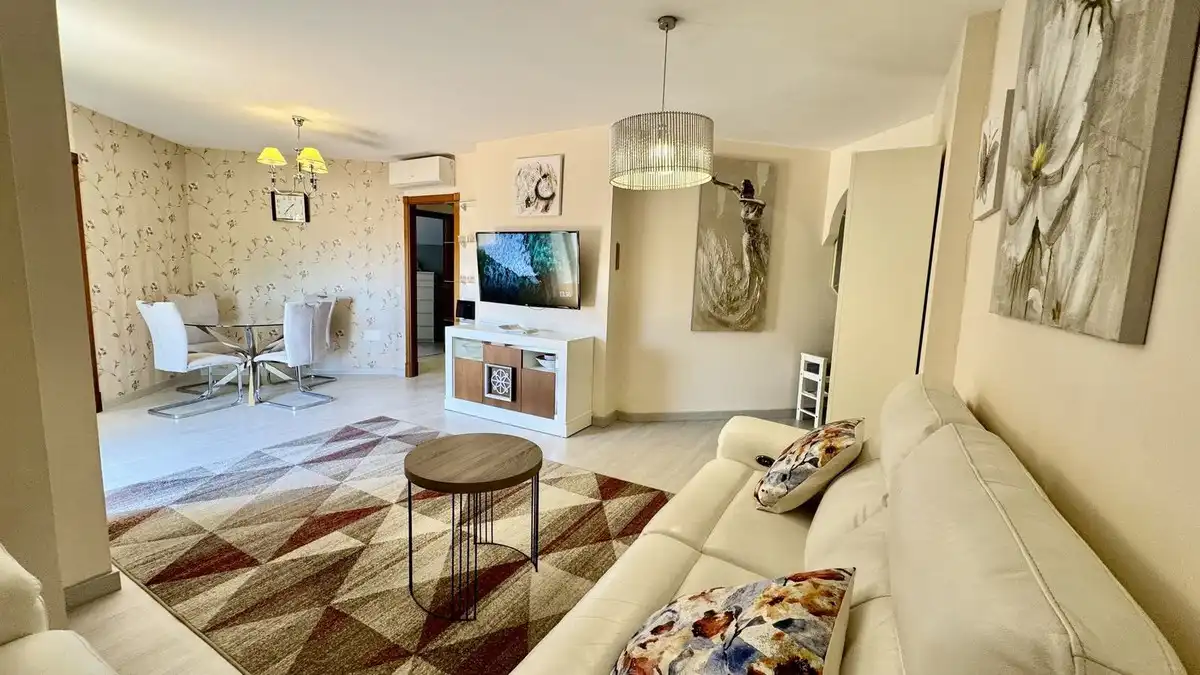 Sala de estar de Ático en venta en Fuengirola con Aire acondicionado, Amueblado y Piscina comunitaria