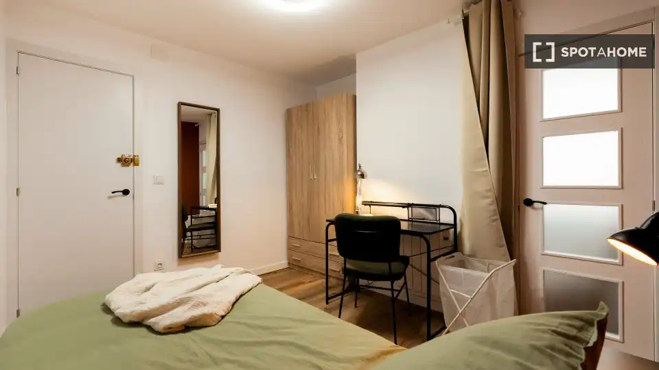 Habitación de Piso para compartir en Sabadell con Aire acondicionado, Calefacción y Terraza