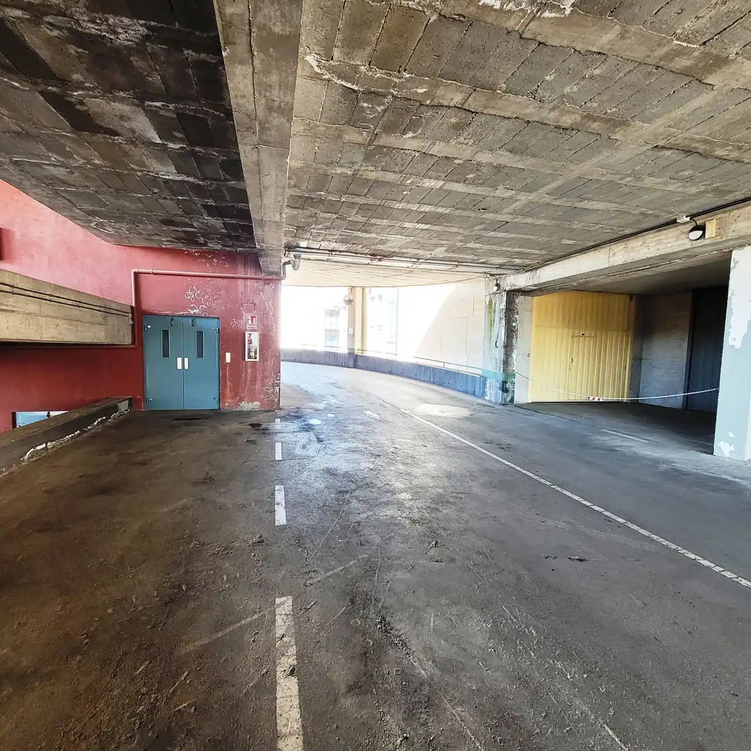 Parking de Local de alquiler en Madrid con Aire acondicionado, Calefacción y Alarma