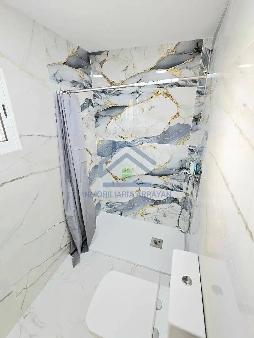 Bany de Casa o xalet en venda en La Zubia amb Aire condicionat