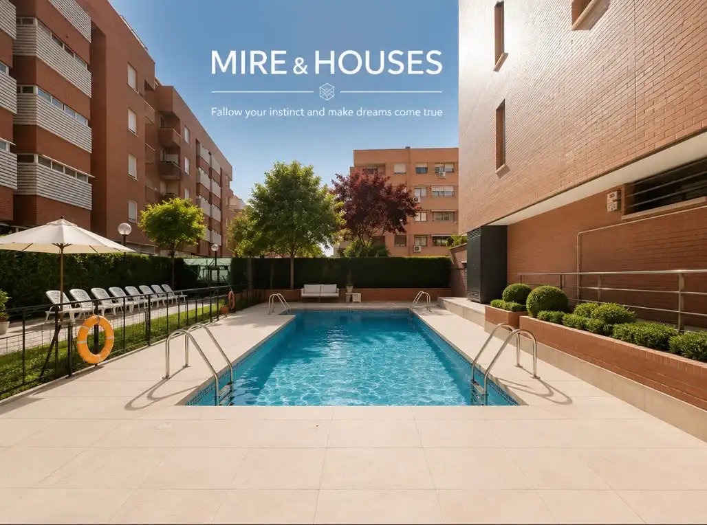 Vista exterior de Ático en venta en Alcobendas con Aire acondicionado, Calefacción y Jardín privado