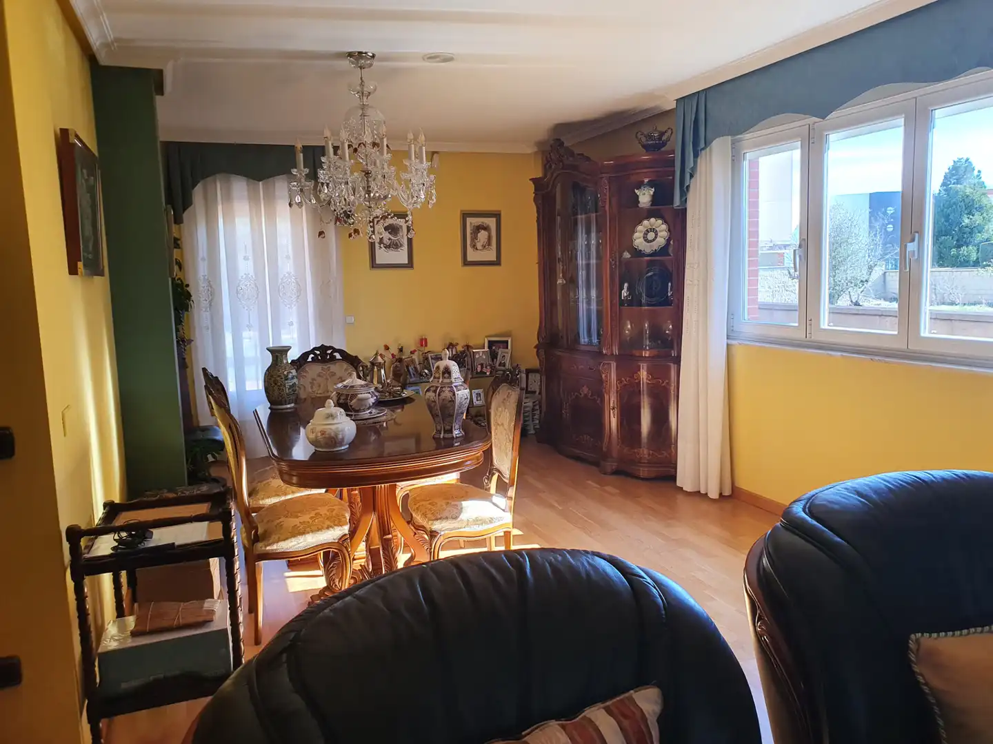 Menjador de Casa o xalet en venda en León Capital  amb Calefacció, Jardí privat i Forn