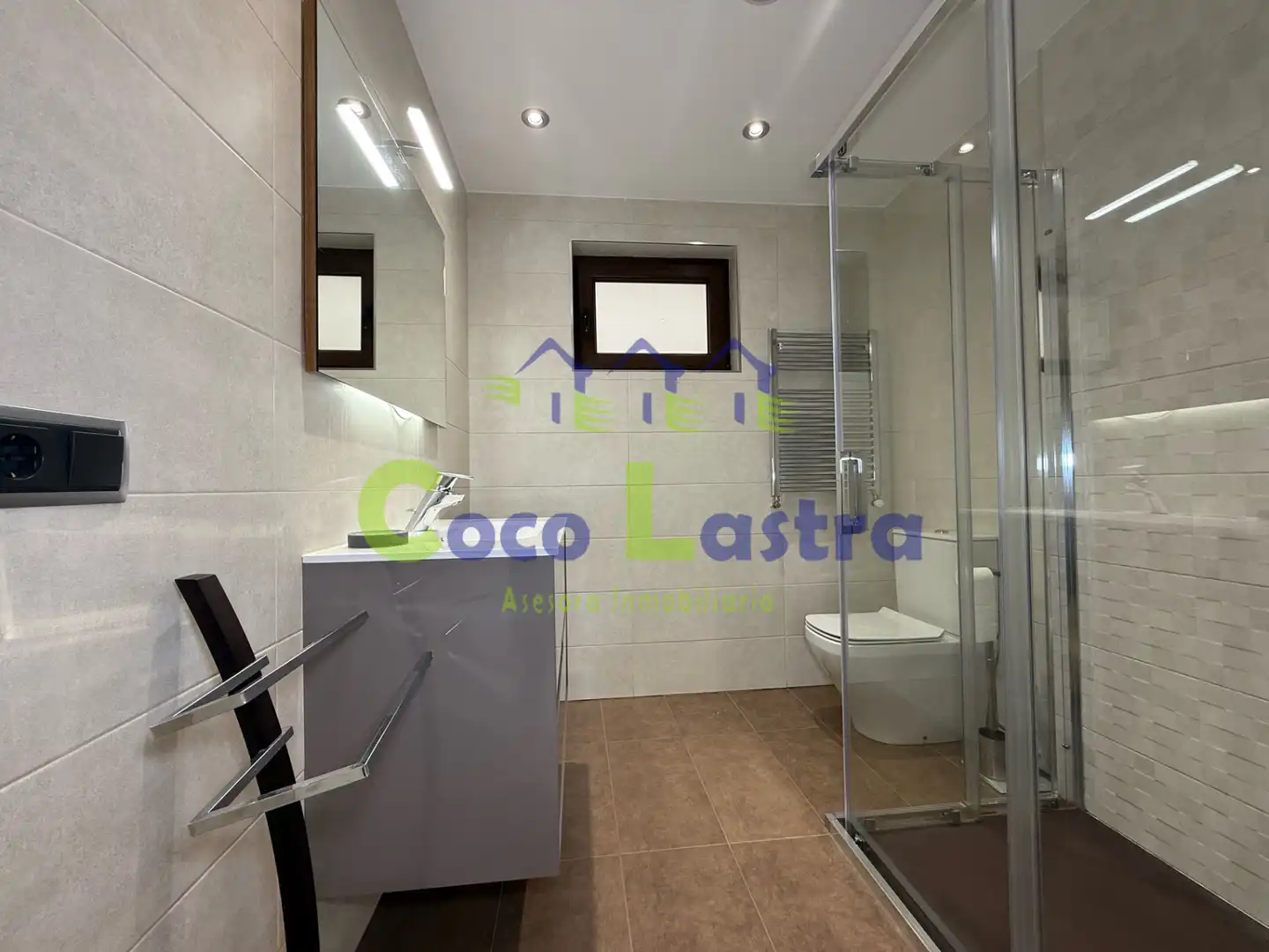 Bathroom of Flat for rent in Salamanca  with Heating, Furnished and Oven