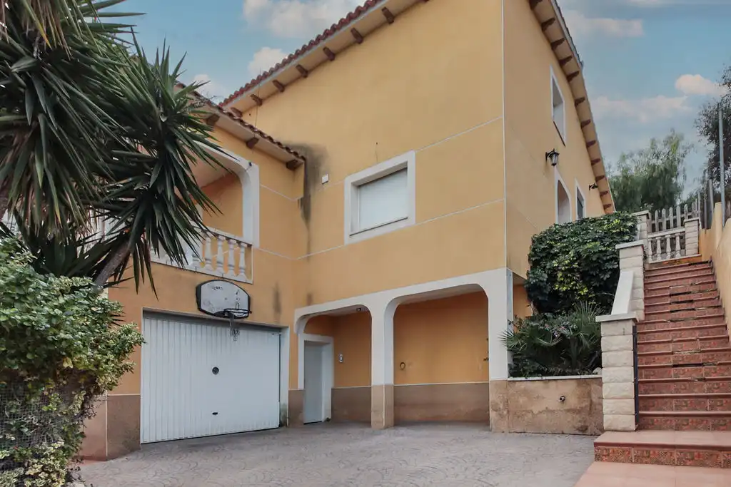 Vista exterior de Casa o chalet en venta en El Vendrell con Calefacción