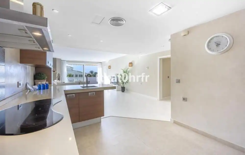 Vista exterior de Apartament de lloguer en Marbella amb Aire condicionat, Terrassa i Moblat