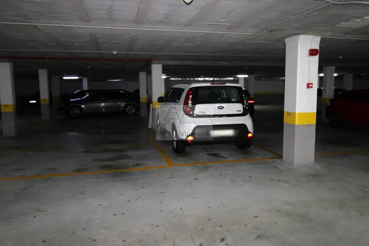 Aparcament de Pis de lloguer en Vigo  amb Calefacció, Traster i Piscina