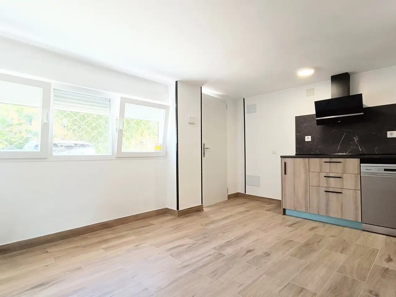 Living room of Commercial properties for rent in Madrid  with Air Conditioner