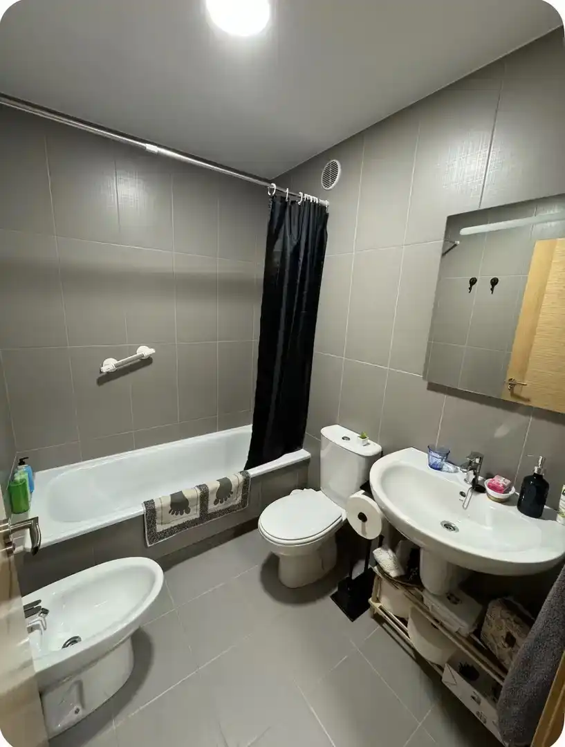 Bathroom of Flat for rent in Poio  with Parquet flooring, Storage room and Furnished