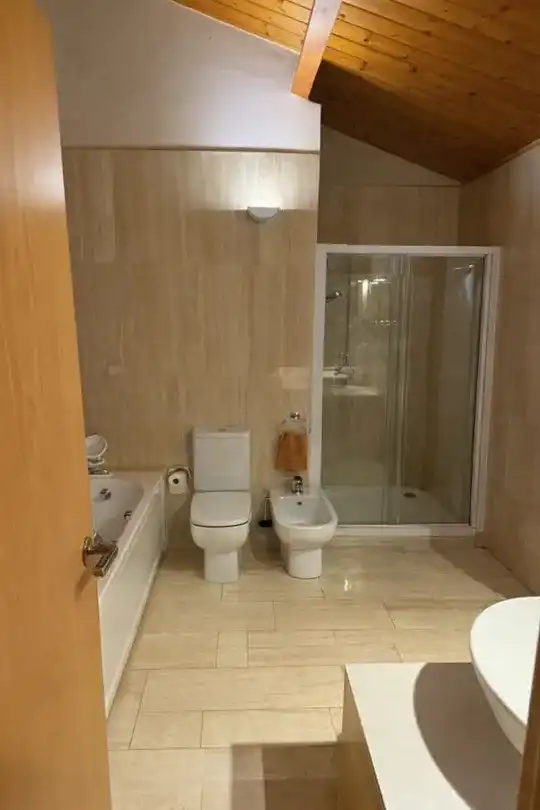 Bany de Casa o xalet en venda en Vitoria - Gasteiz amb Calefacció, Jardí privat i Terrassa