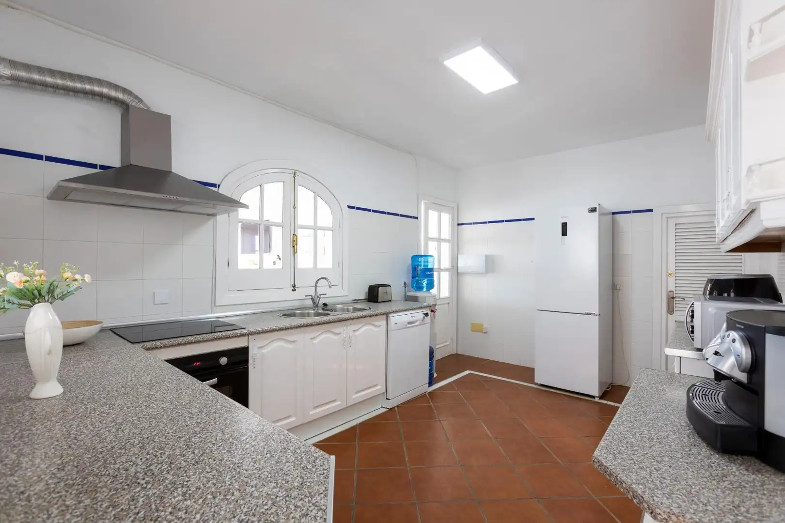 Cocina de Casa o chalet en venta en Almuñécar con Aire acondicionado, Jardín privado y Terraza