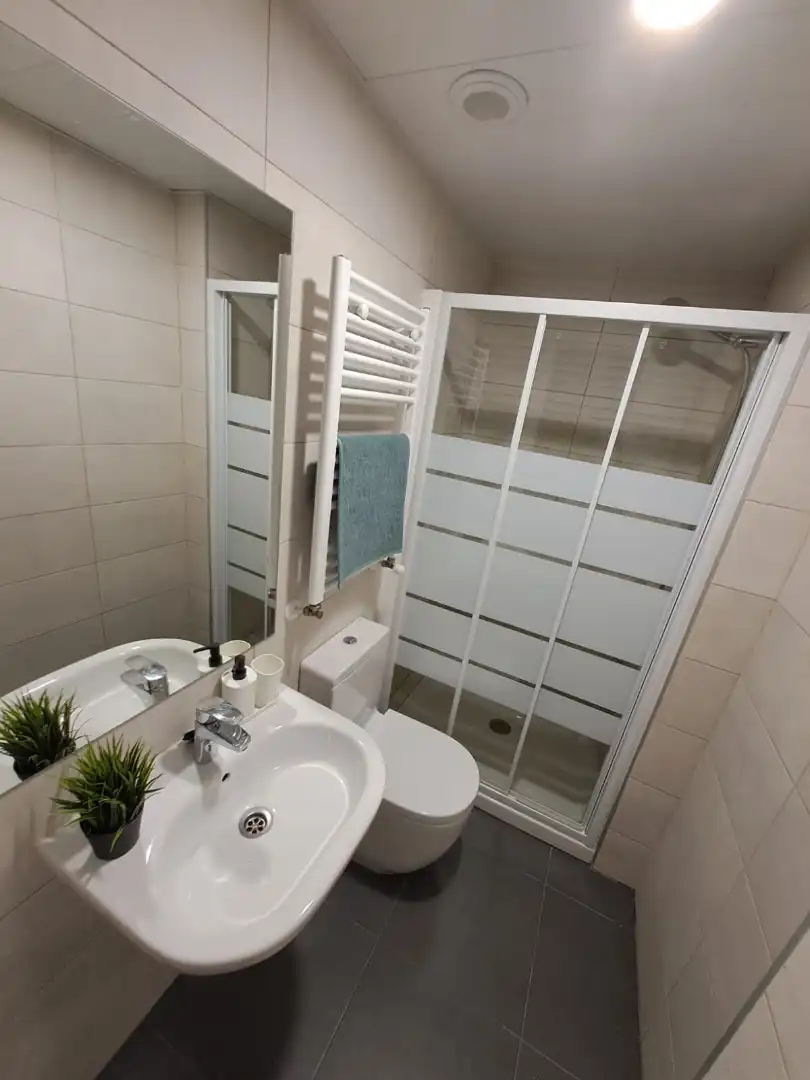 Baño de Piso para compartir en Madrid con Aire acondicionado, Calefacción y Terraza
