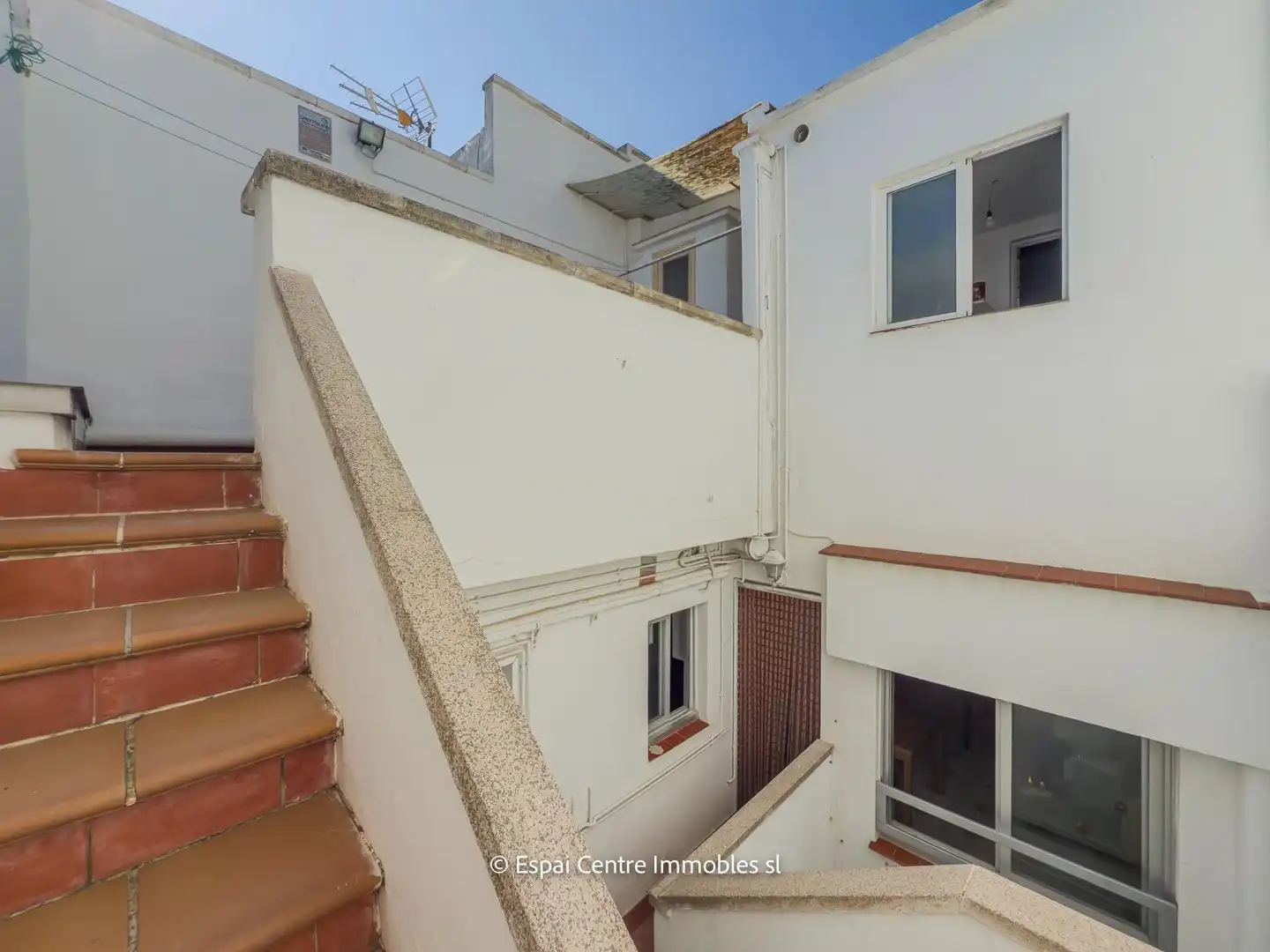 Außenansicht von Einfamilien-Reihenhaus zum Verkauf in Terrassa mit Heizung und Terrasse