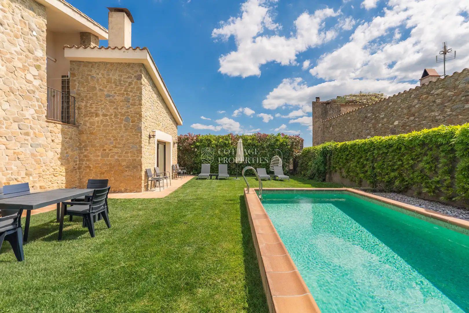 Swimming pool of Houses for sale in Madremanya  with Air Conditioner, Heating and Terrace