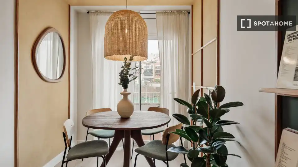 Menjador de Apartament per a compartir en Barcelona amb Aire condicionat, Terrassa i Moblat