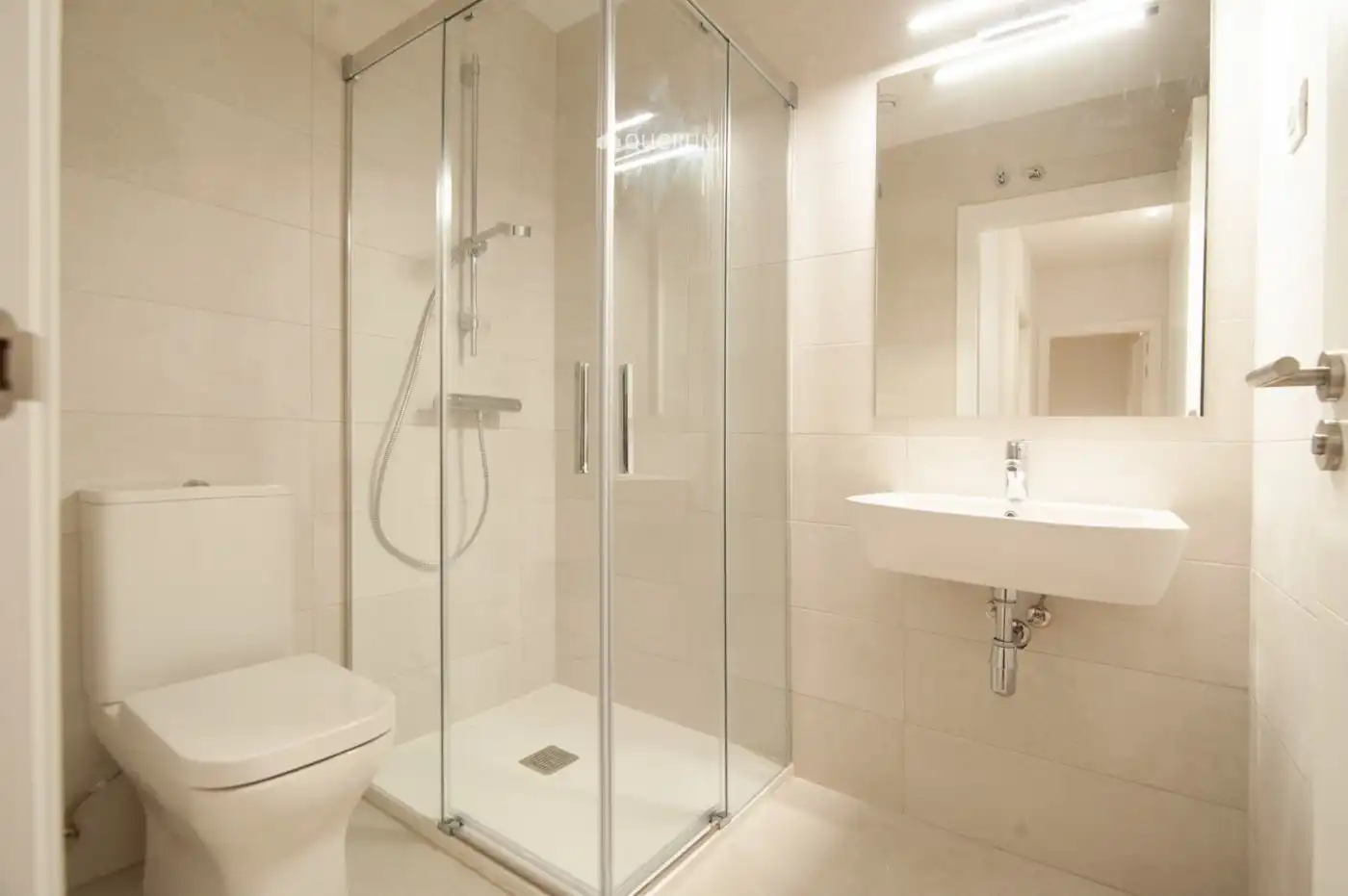 Baño de Piso de alquiler en Bilbao  con Calefacción, Terraza y Balcón
