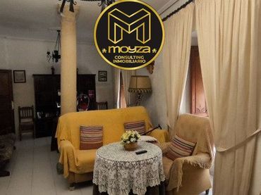 Casa amb balcó en venda a Úbeda