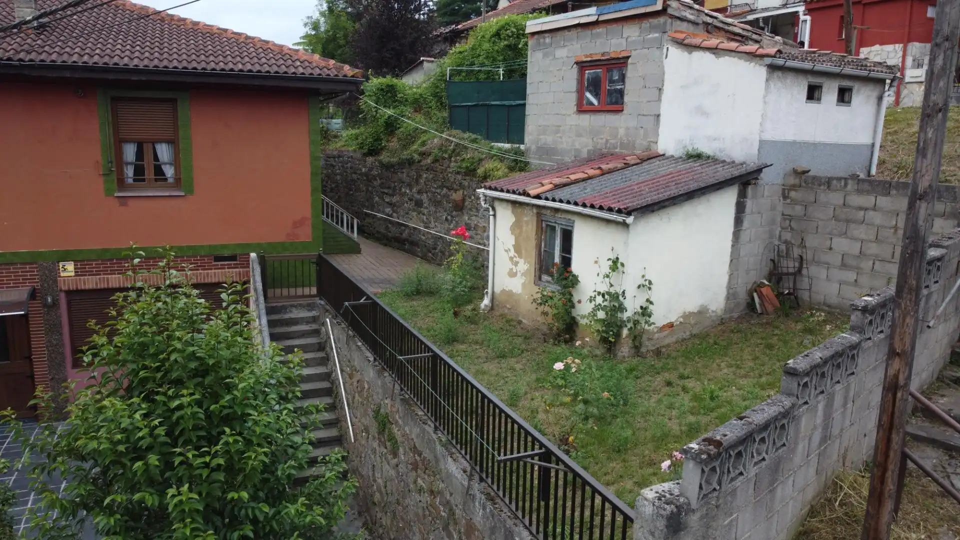 Vista exterior de Casa adosada en venta en Mieres (Asturias)