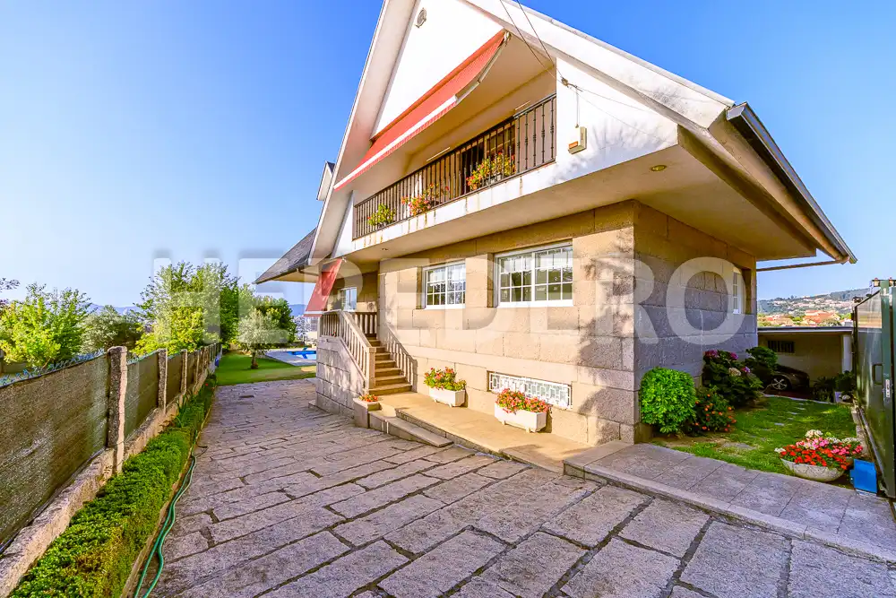 Vista exterior de Casa o chalet en venta en Vigo  con Calefacción, Jardín privado y Terraza