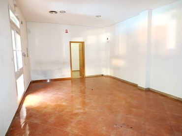 Local comercial en venda a Calle Maestro Turina