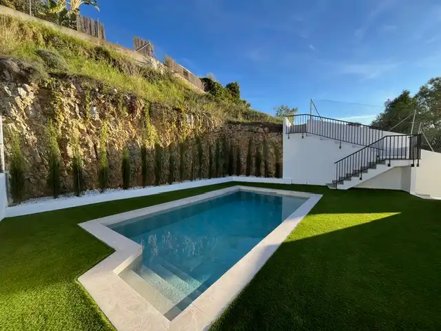 Piscina de Casa o xalet en venda en Calafell amb Aire condicionat, Calefacció i Jardí privat