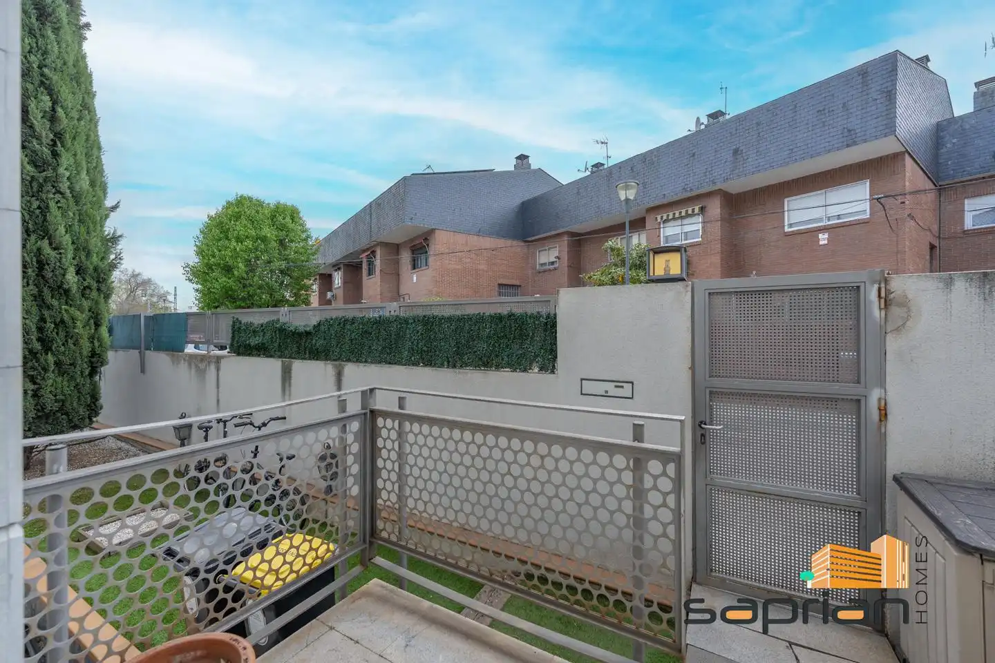 Vista exterior de Casa o chalet en venta en Pozuelo de Alarcón con Aire acondicionado, Calefacción y Jardín privado