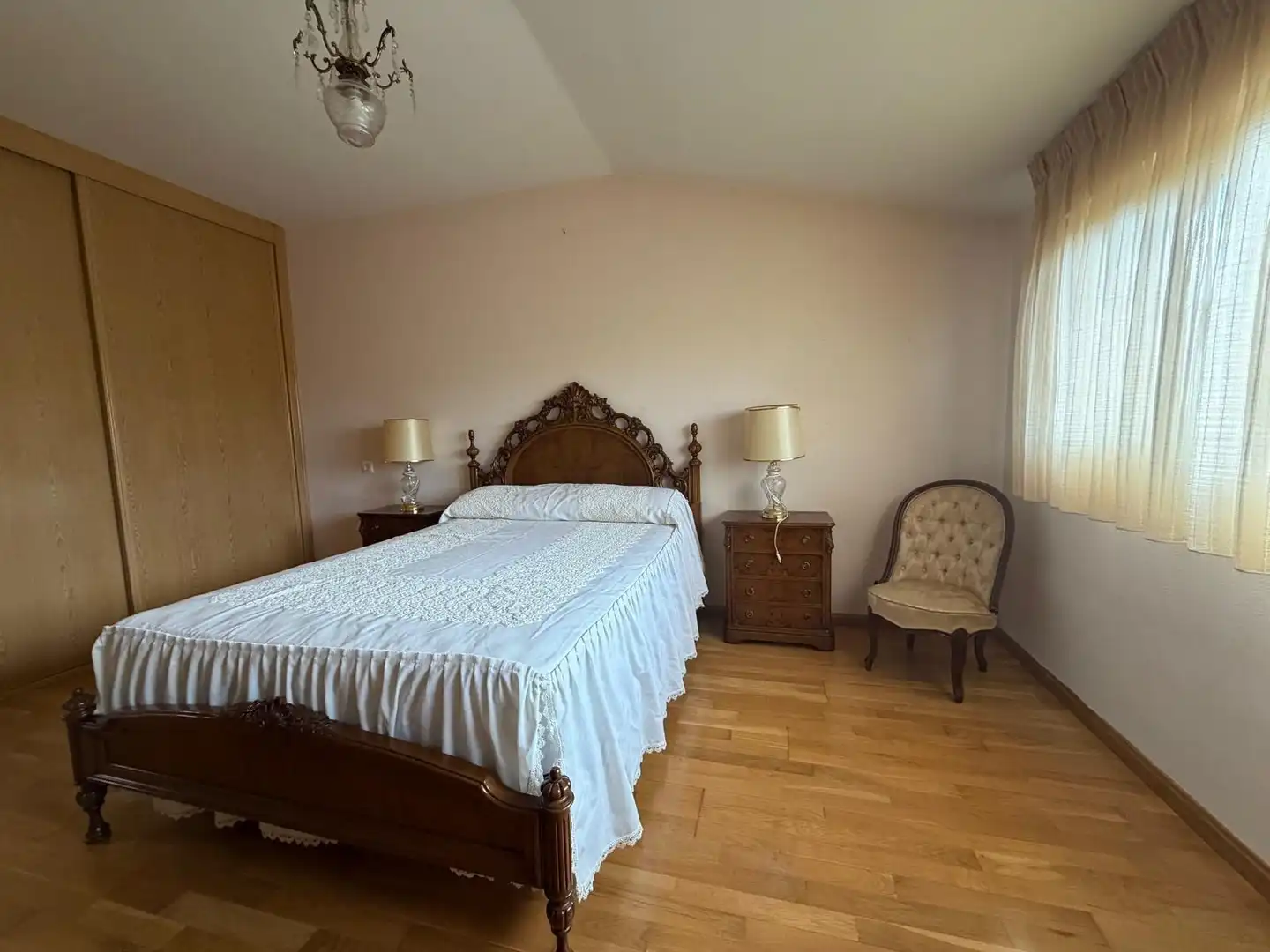 Dormitori de Casa adosada en venda en Palazuelos de Eresma amb Calefacció, Terrassa i Alarma