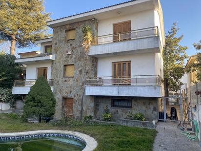 Vista exterior de Casa o xalet en venda en Mollerussa amb Calefacció, Jardí privat i Terrassa