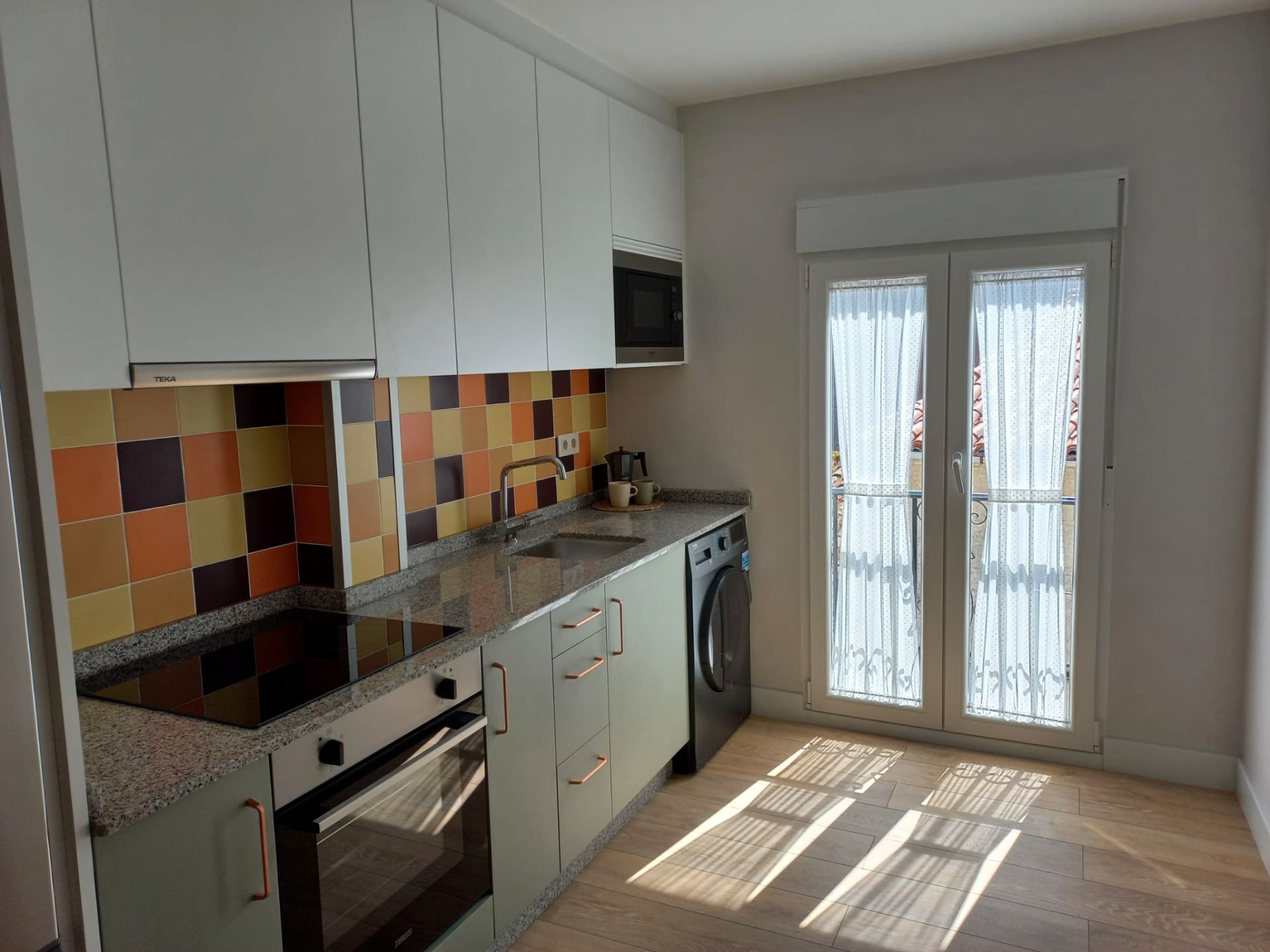 Kitchen of Flat for rent in Santiago de Compostela   with Heating, Furnished and Oven